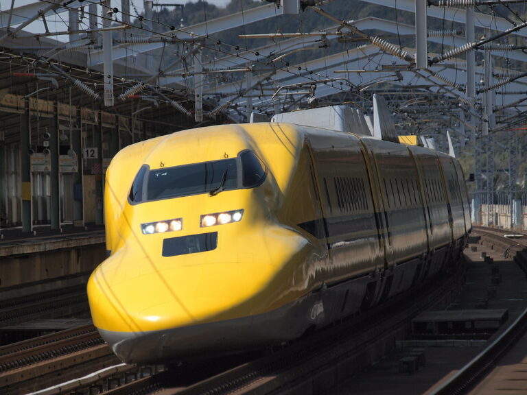 Shinkansen Doctor Yellow será retirado de circulação em 2027